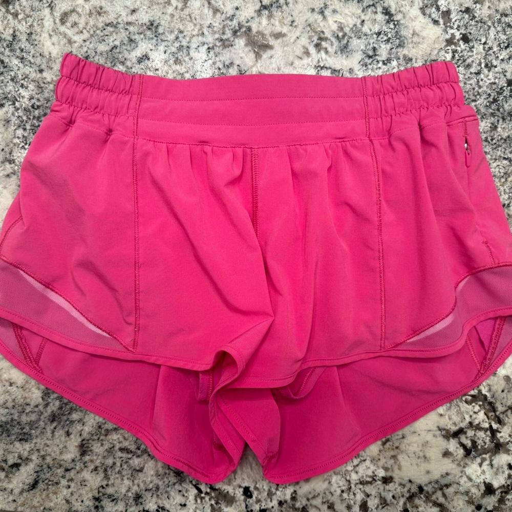 lululemon hotty hot 2.5 shorts